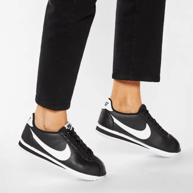 Alternative view of Giày Nike Wmns Classic Cortez Leather 'Black White' 807471-010