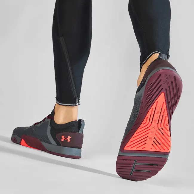 Alternative view of Giày Under Armour TriBase Reign 3 'Pitch Grey Venom Red' 3023698-101