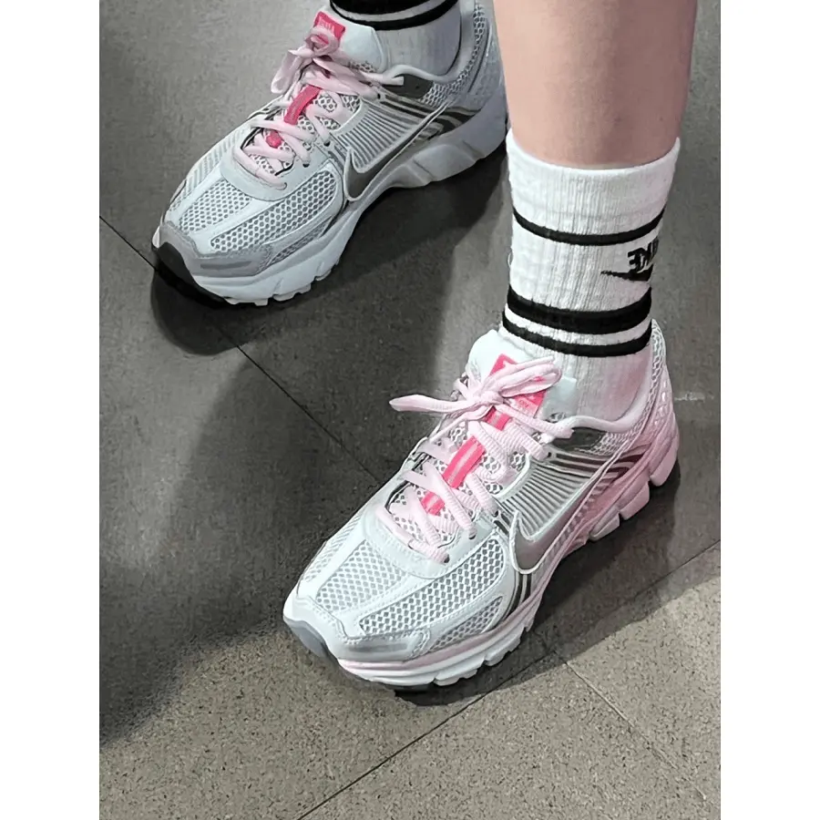 Alternative view of Giày Nike Zoom Vomero 5 'White Pink' FN3695-001