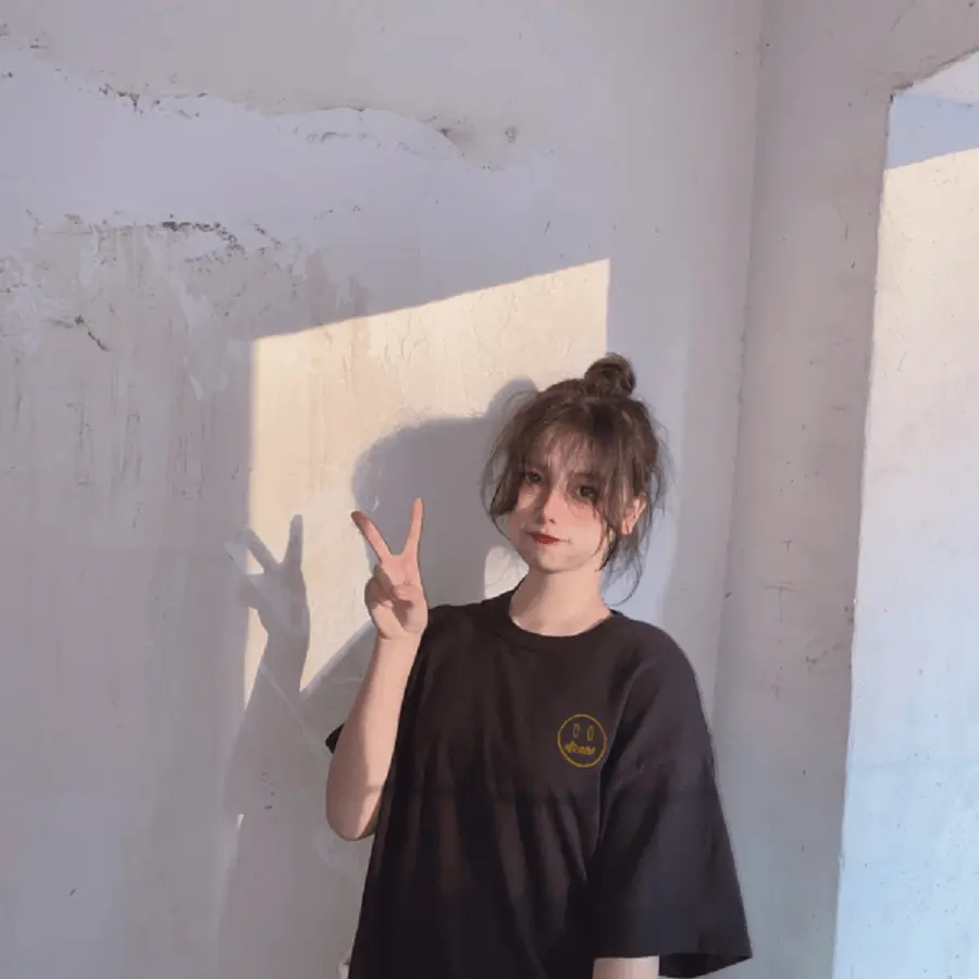 Alternative view of Áo Drew House Sketch Mascot Tee Black