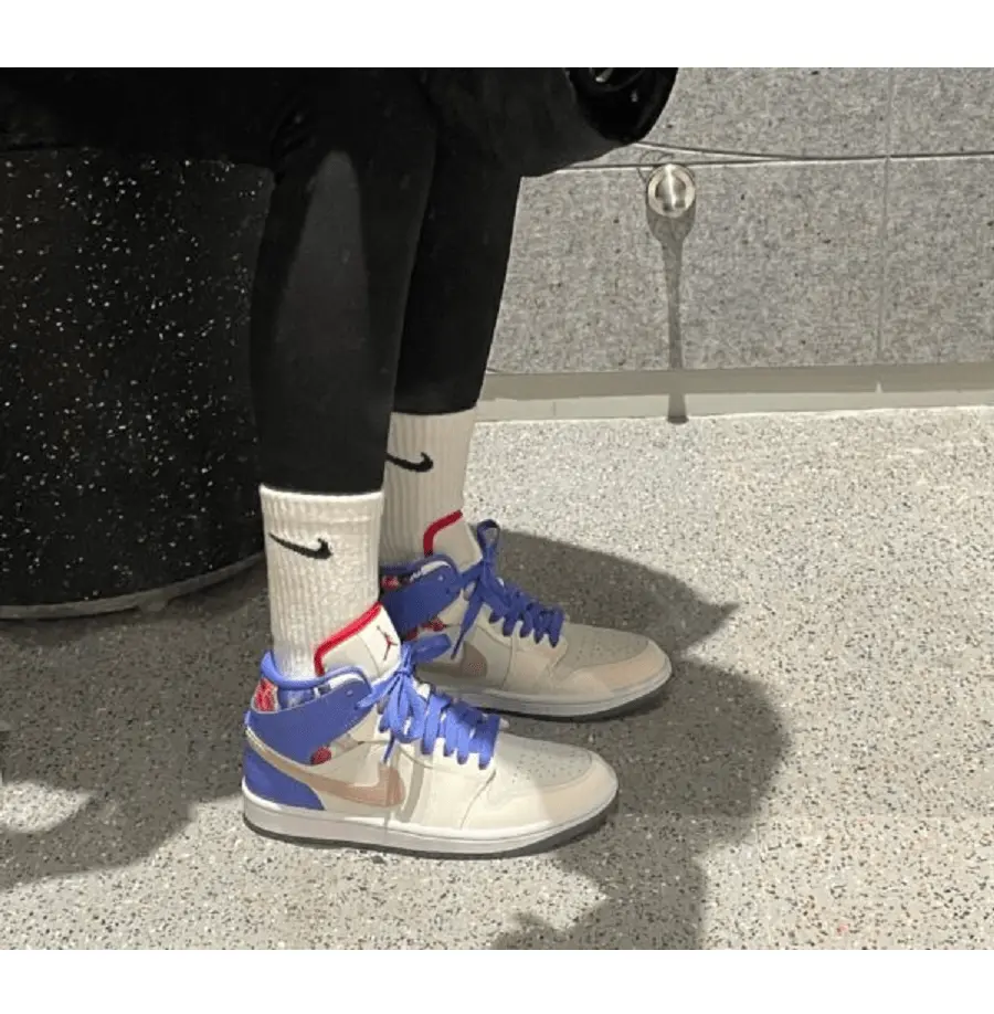 Alternative view of Giày Nike Air Jordan 1 Mid ‘Floral’ FD4331-121