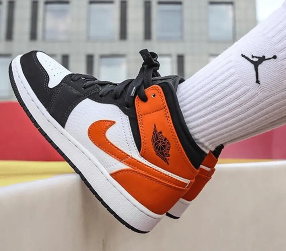 Alternative view of Giày Nike Air Jordan 1 Mid GS 'Shattered Backboard' 554725-058
