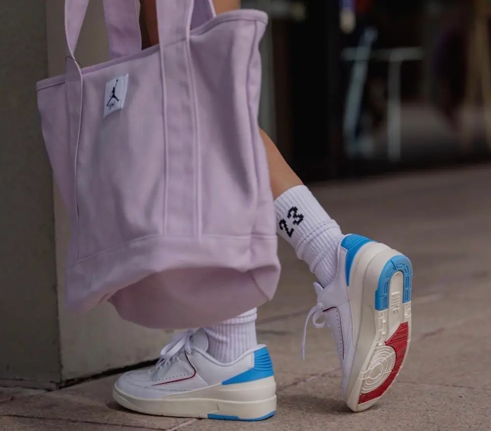 Giày Nike Air Jordan 2 Low GS Retro 'UNC To Chicago' DX4401-164 - Ảnh 4