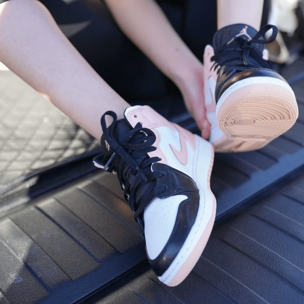 Giày Nike Air Jordan 1 Mid GS 'Crimson Tint' 554725-133 - Ảnh 2