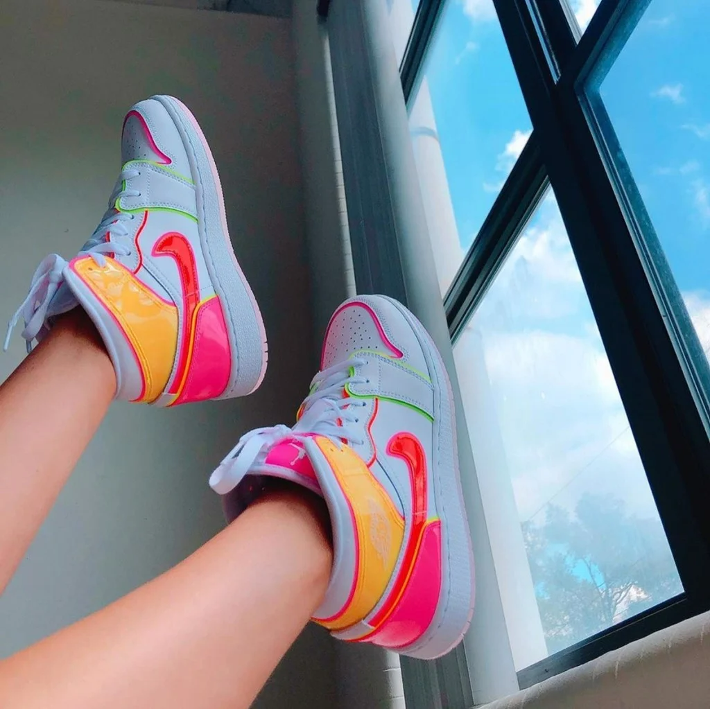 Giày Nike Air Jordan 1 Mid SE GS 'Edge Glow' CV4611-100 - Ảnh 3