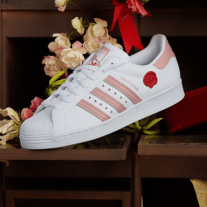 Alternative view of Giày Adidas Originals Superstar 'Valentines' IE6976