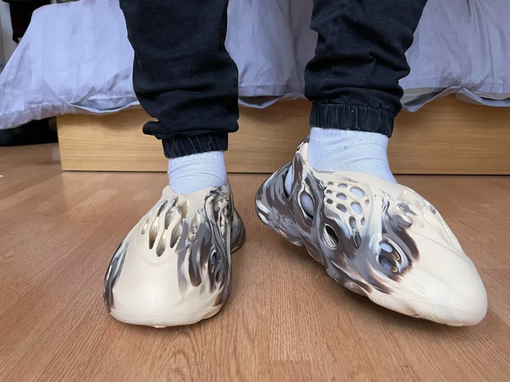 Alternative view of Giày Adidas Yeezy Foam Runner 'MX Cream Clay' GX8774