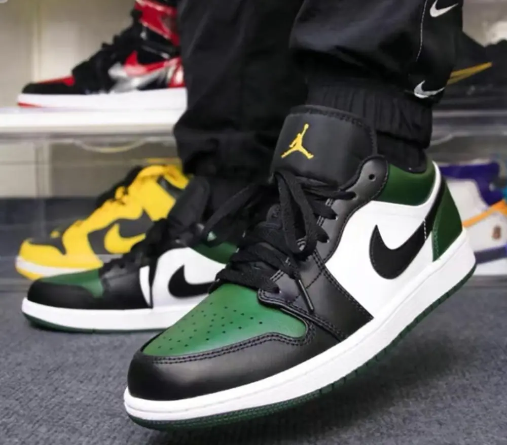 Alternative view of Giày Nike Air Jordan 1 Low GS 'Green Toe' 553560-371