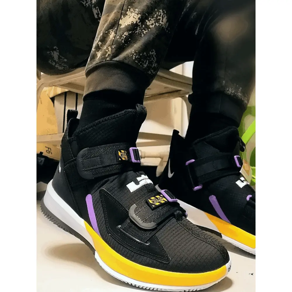 Alternative view of Giày Nike LeBron Soldier 13 'Black Yellow' AR4228-004