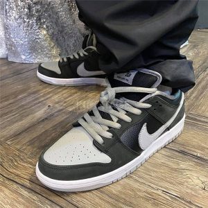 Alternative view of Giày Nike Dunk Low SB 'J-Pack Shadow' BQ6817-007