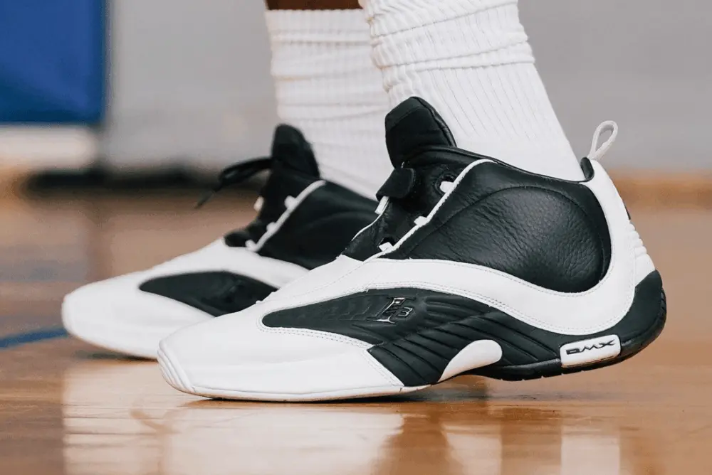 Alternative view of Giày Reebok The Answer IV OG 'NBA Finals White Black' FY9691
