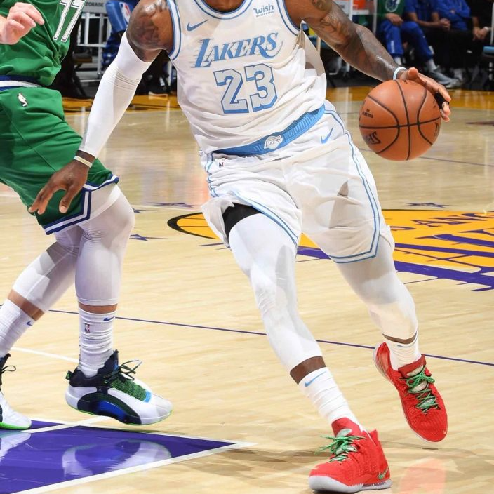 Giày Nike LeBron 18 'X-Mas In LA' DB8148-601 - Ảnh 3