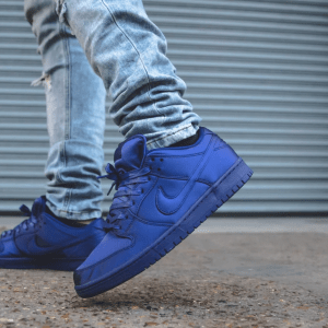 Alternative view of Giày Nike NBA x Dunk Low SB 'Deep Royal Blue' AR1577-446