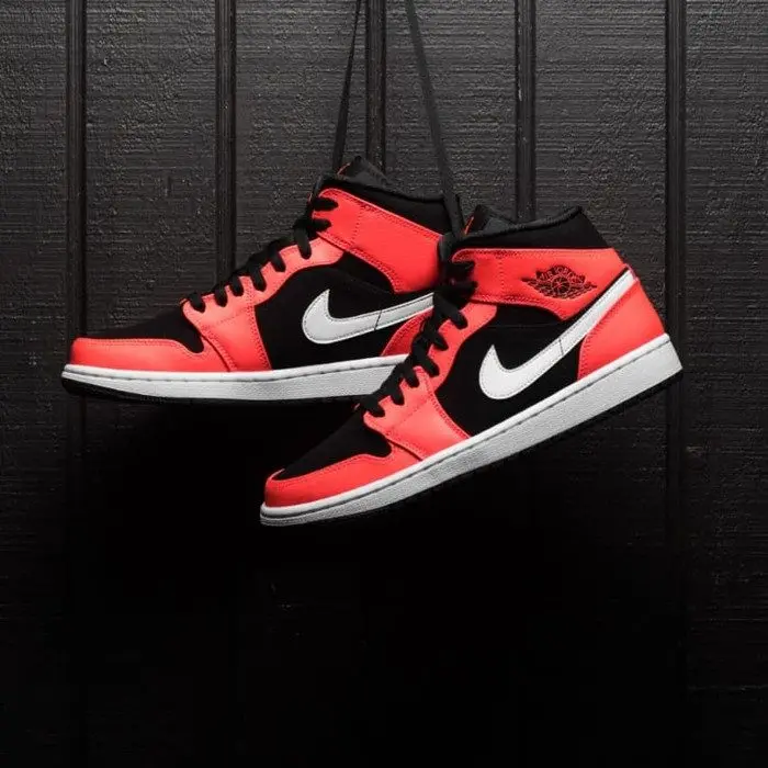 Alternative view of Giày Nike Air Jordan 1 Retro Mid 'Infrared 23' 554724-061