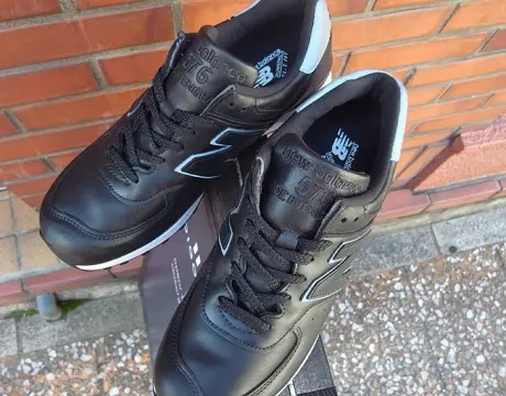 Alternative view of Giày New Balance 300 Black CRT300M2