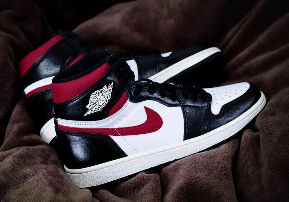 Giày Nike Air Jordan 1 Retro High 'Black Gym Red' 555088-061 - Ảnh 4