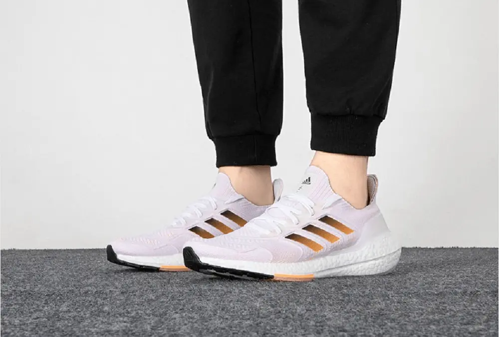 Alternative view of Giày Adidas UltraBoost 22 Heat.RDY 'White Flash Orange' GZ0129