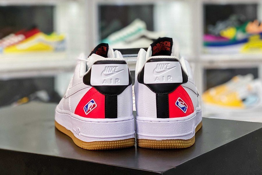 Giày Nike NBA x Air Force 1 LV8 1 HO20 GS 'White Bright Crimson' CT3842-101 - Ảnh 5