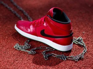 Alternative view of Giày Nike Air Jordan 1 Mid Gym Red Black Patent 554725-602