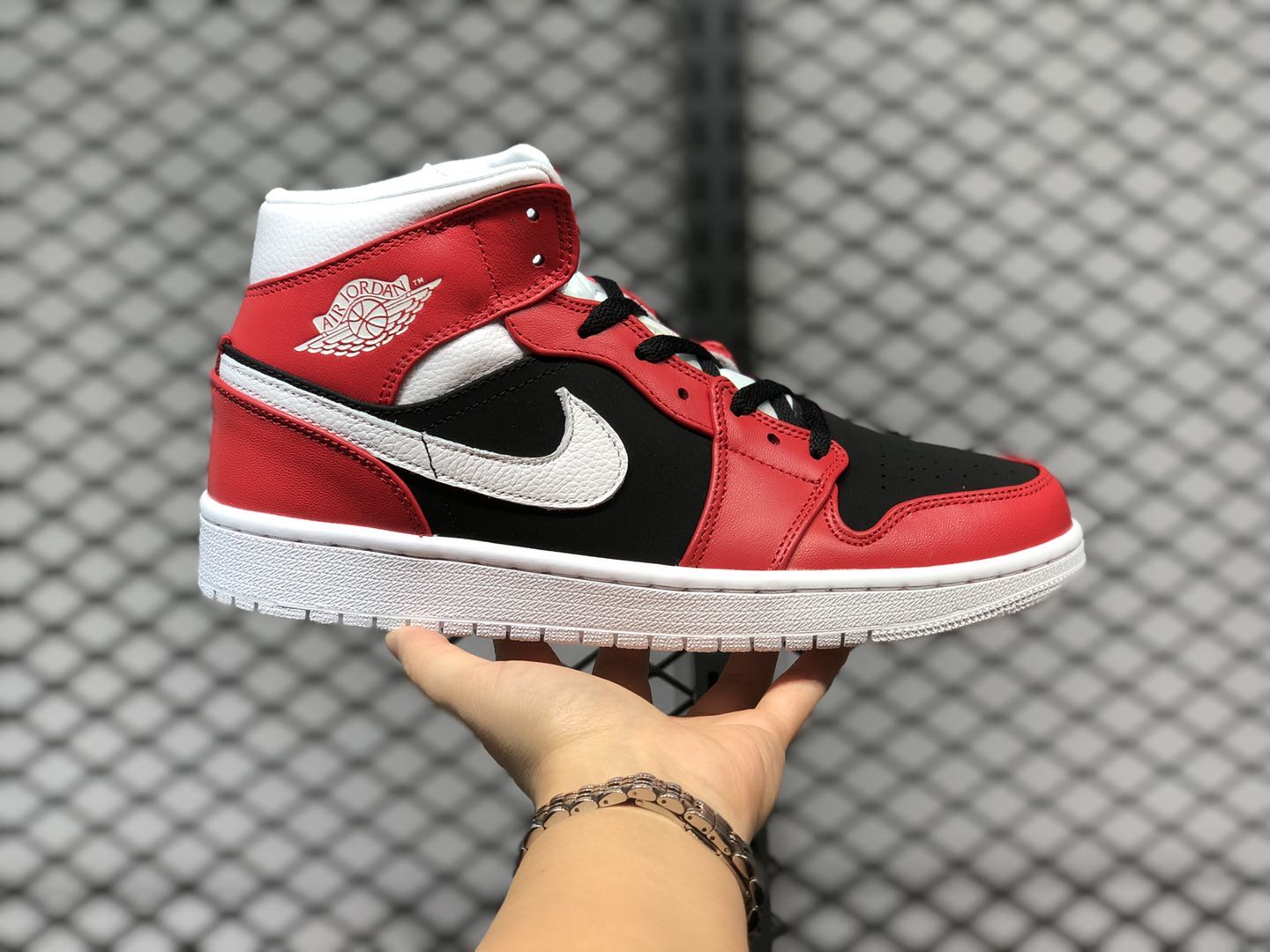 Giày Nike Wmns Air Jordan 1 Mid 'Gym Red Black' BQ6472-601 - Ảnh 7