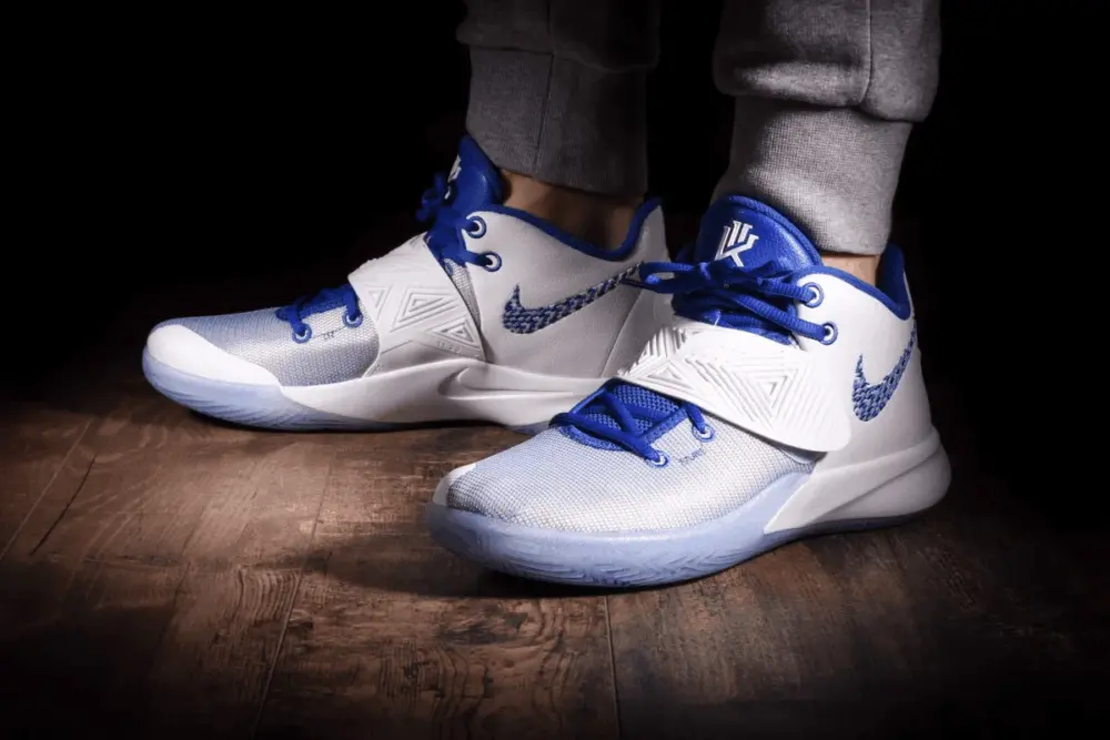 Alternative view of Giày Nike Kyrie Flytrap 3 EP 'Varsity Royal' CD0191-100