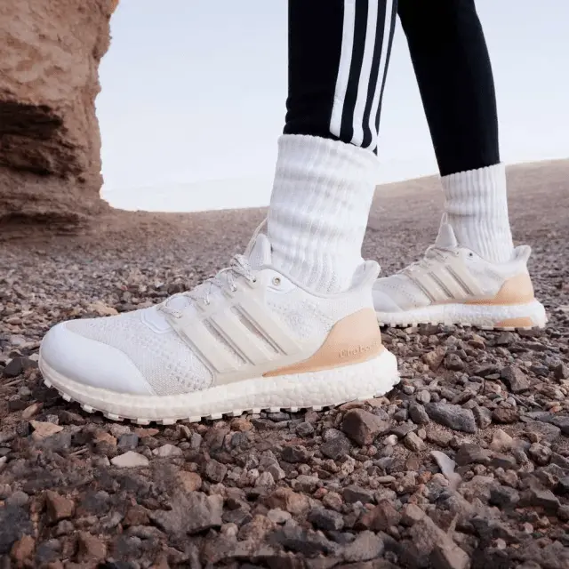 Alternative view of Giày Adidas Ultraboost Guard ‘White Orange’ H03602