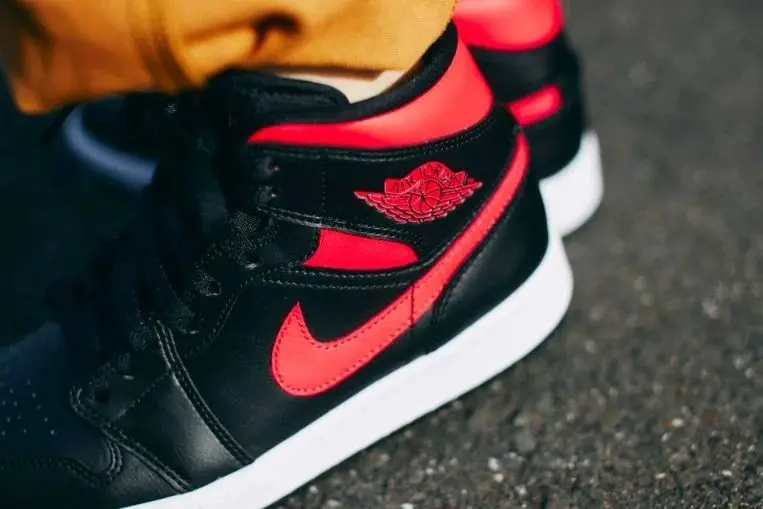 Giày Nike Wmns Air Jordan 1 Mid 'Siren Red' BQ6472-004 - Ảnh 7