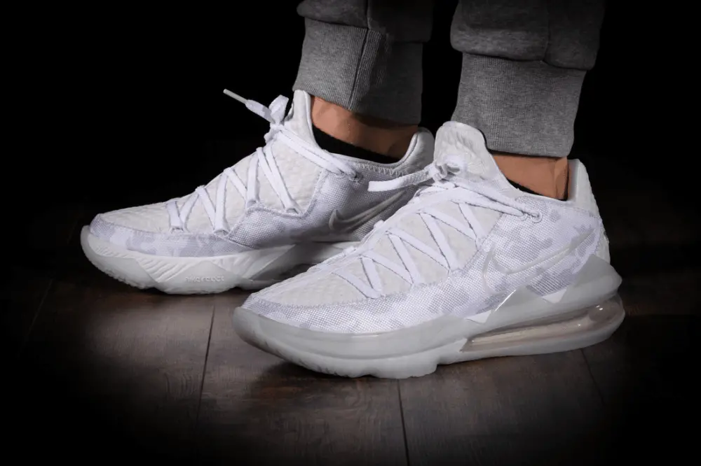 Alternative view of Giày Nike LeBron 17 Low 'White Camo' CD5007-103