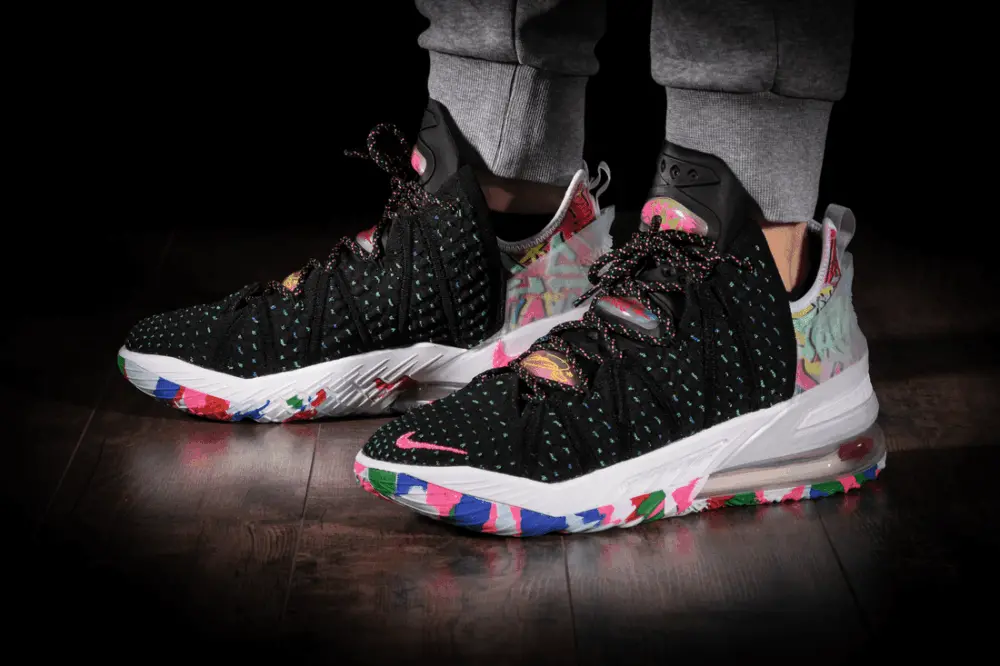 Alternative view of Giày Nike LeBron 18 GS 'James Gang' CW27600-002