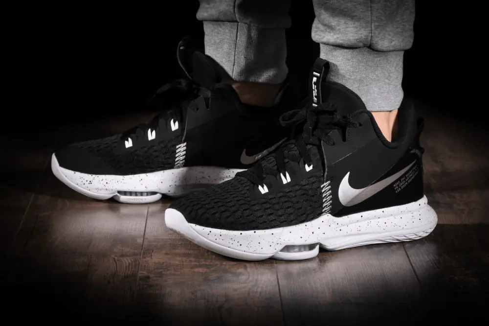 Giày Nike LeBron Witness 5 'Black Metallic Silver' CQ9380-001 - Ảnh 3
