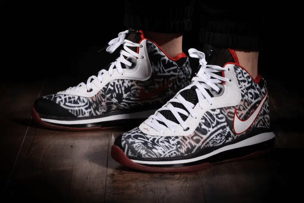 Alternative view of Giày Nike LeBron 8 'Graffiti' DH3237-001