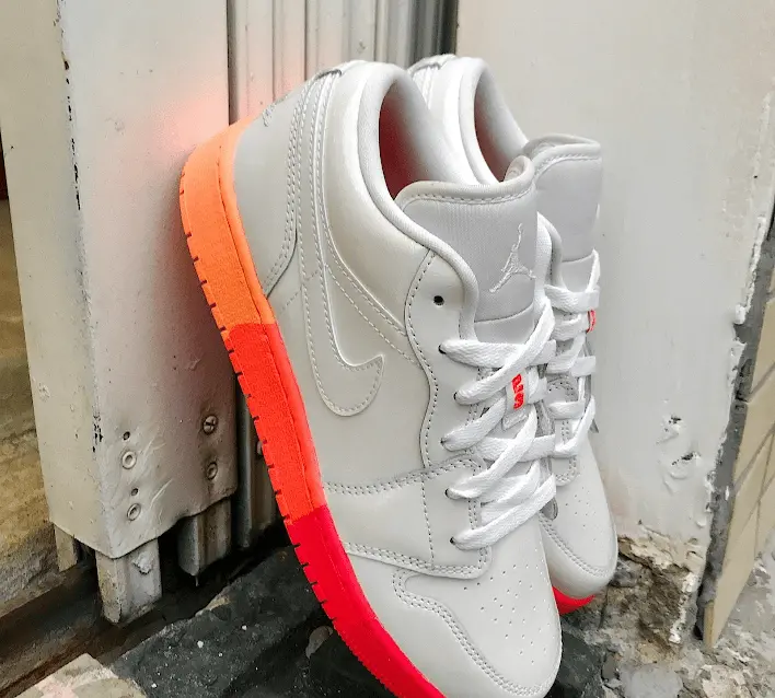 Giày Nike Air Jordan 1 Low GS 'Sunset Sole' 554723-100 - Ảnh 3