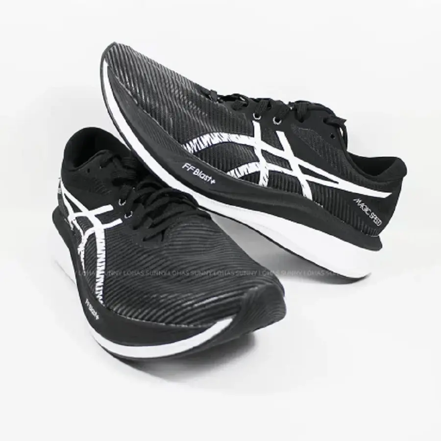 Alternative view of Giày Asics Magic Speed 3 2E Wide 'Black White' 1011B704-001