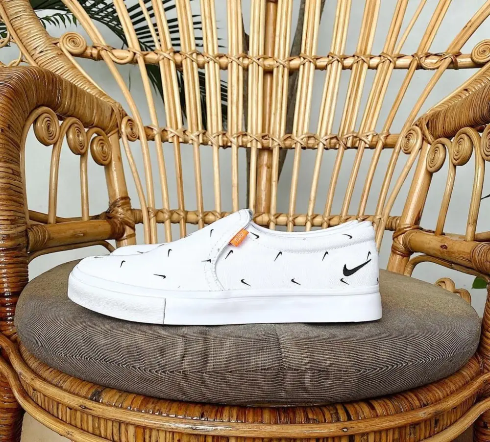Alternative view of Giày Nike Court Royale 'Swoosh Print' CZ8095-100