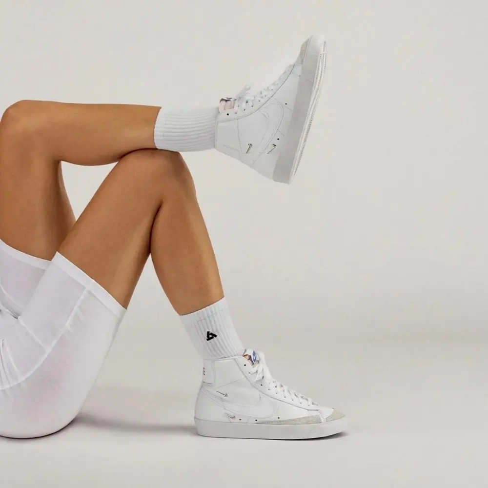 Giày Nike Wmns Blazer Mid '77 SE 'Sisterhood White Metallic Silver' CZ4627-100 - Ảnh 4