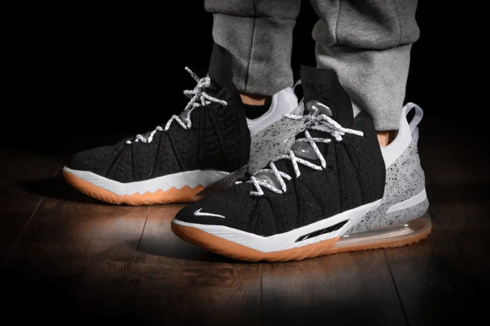 Giày Nike LeBron 18 'Black White Gum' CQ9283-007 - Ảnh 3