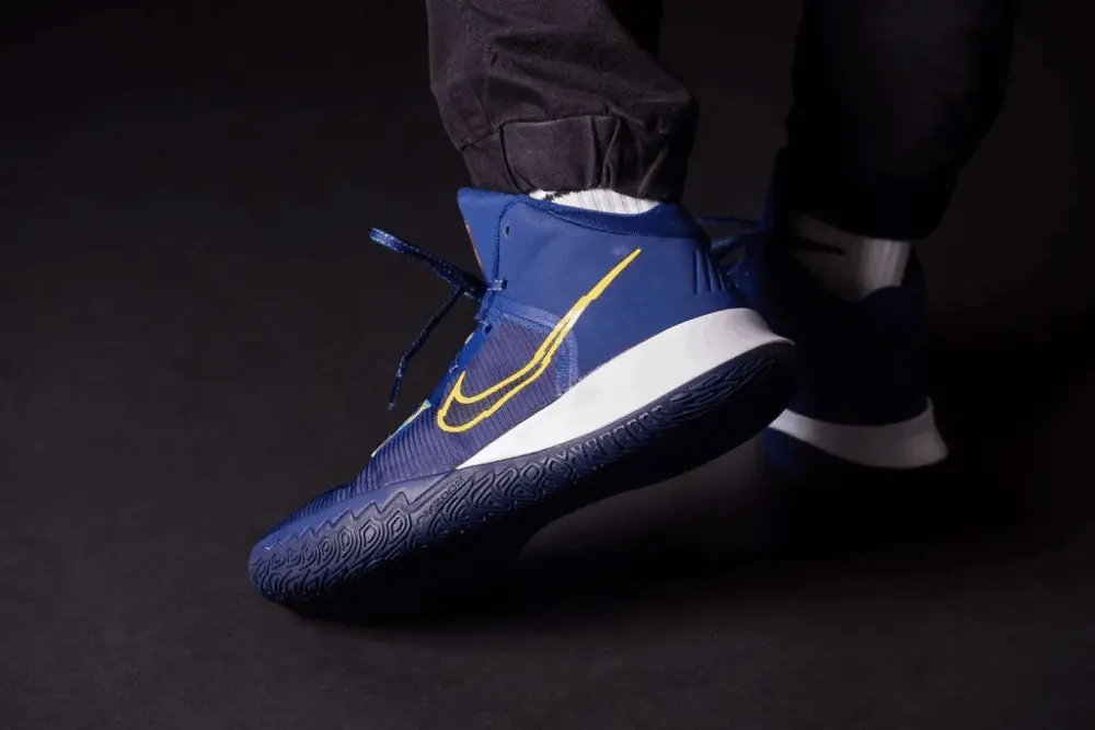 Alternative view of Giày Nike Kyrie Flytrap 4 EP 'Deep Royal Blue' CT1973-400