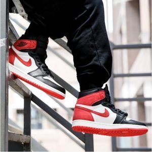 Alternative view of Giày Nike Air Jordan 1 Retro High OG GS 'Track Red' 575441-112