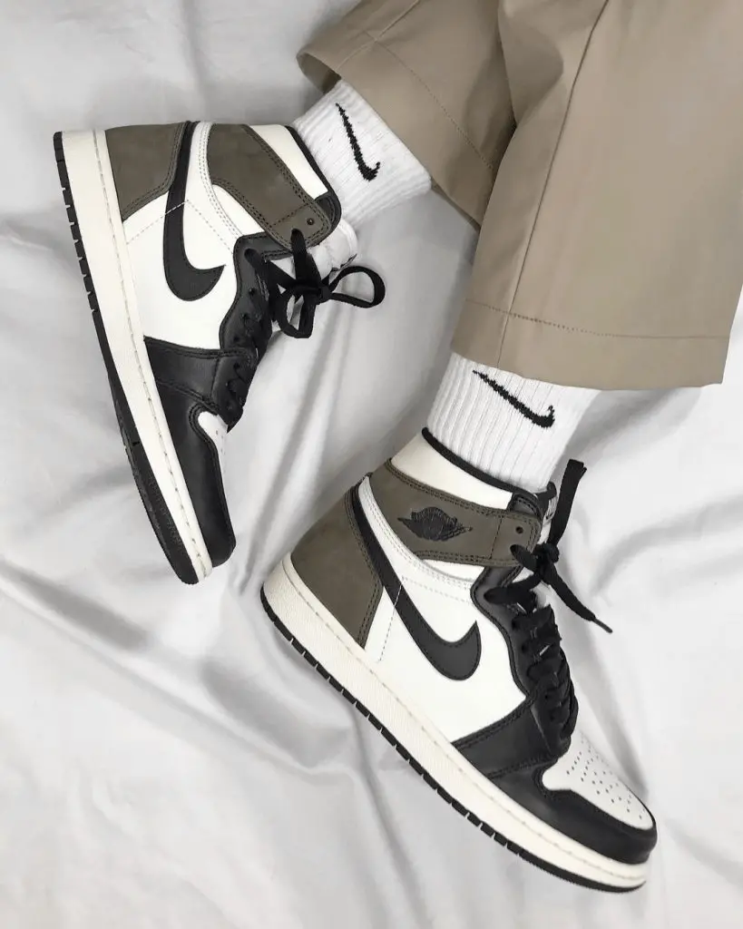 Giày Nike Air Jordan 1 Retro High OG 'Dark Mocha' 555088-105 - Ảnh 5