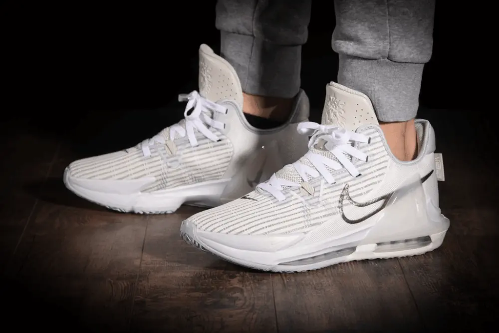 Giày Nike LeBron Witness 6 White Metallic Pewter CZ4052-102 - Ảnh 3