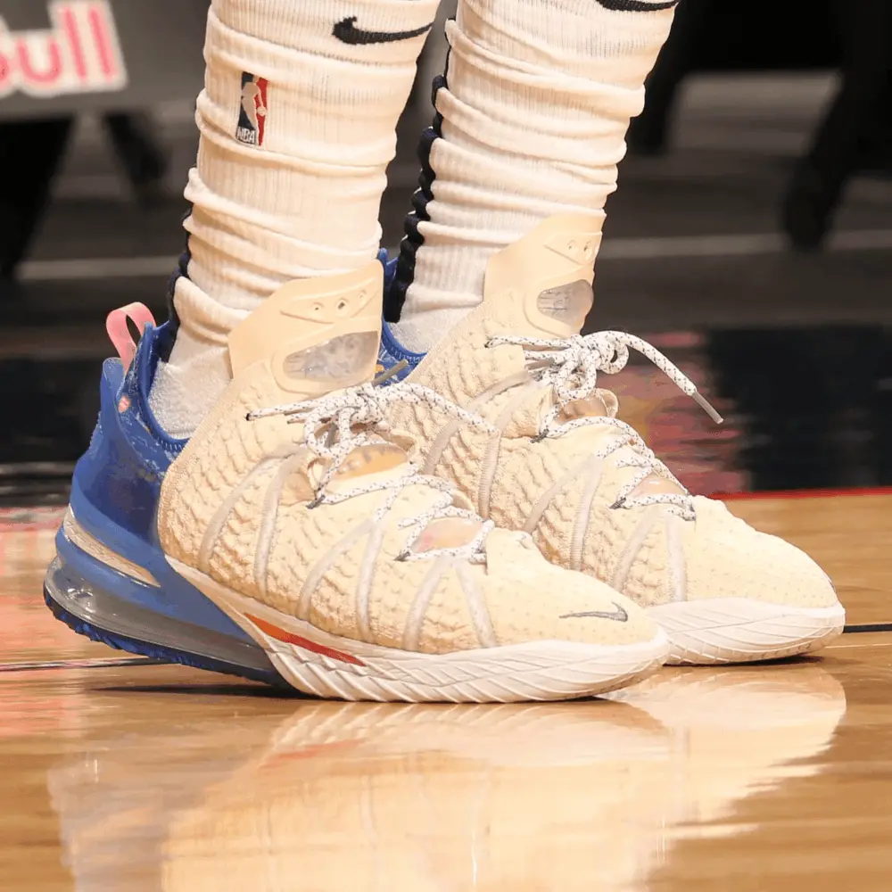 Alternative view of Giày Nike LeBron 18 'Los Angeles By Day' DB8148-200