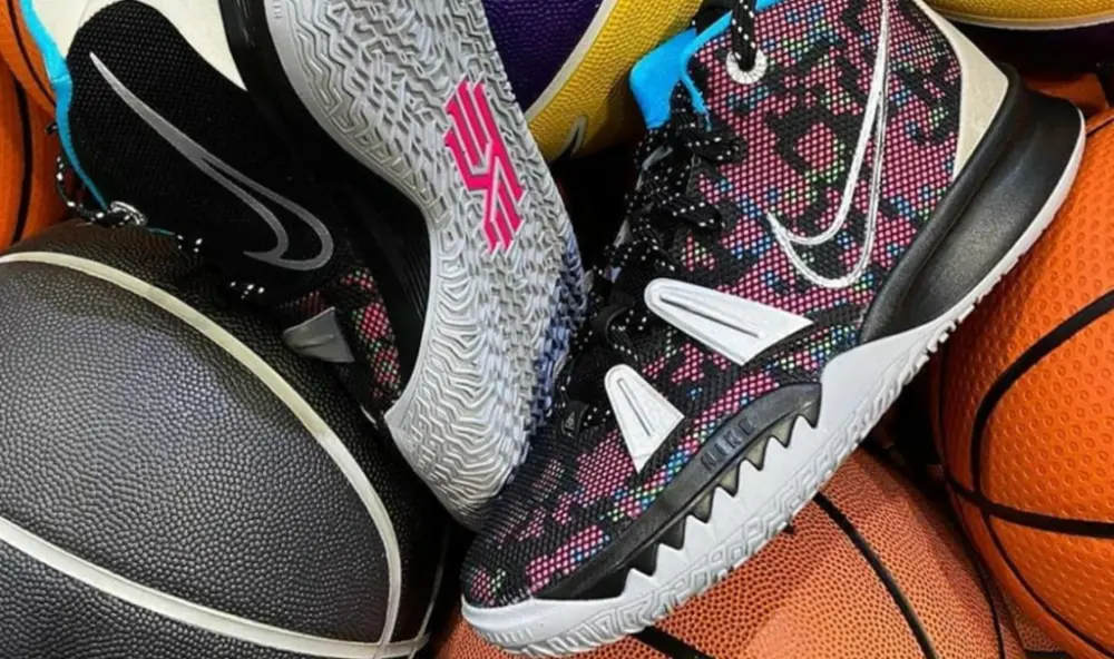 Alternative view of Giày Nike Kyrie 7 GS 'Pixel Camo' CT4080-008