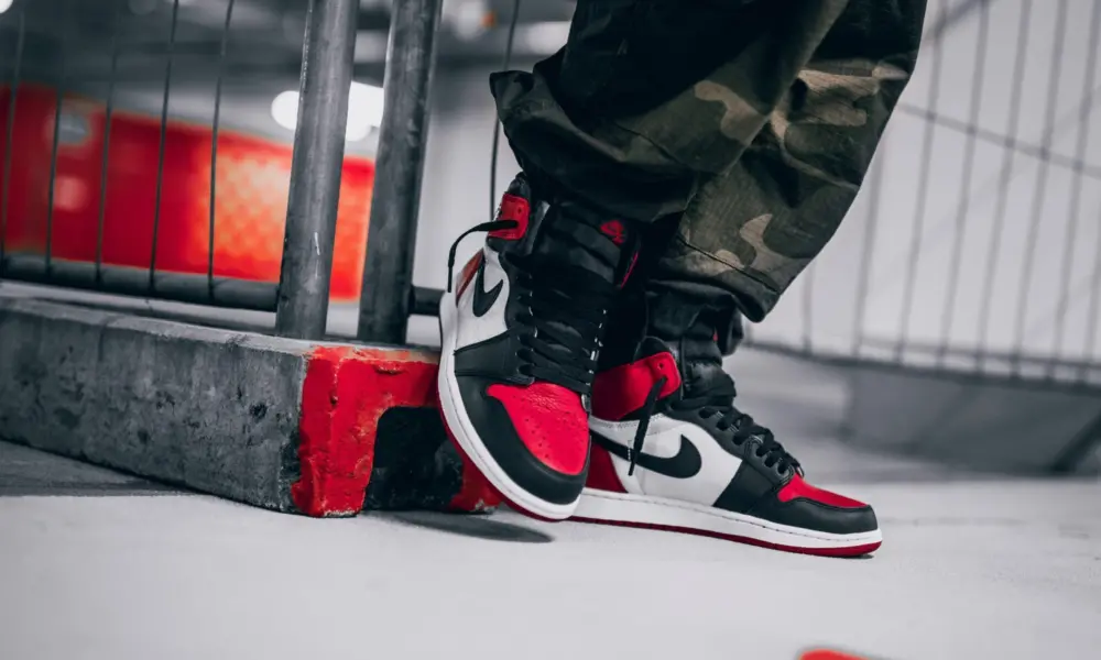 Giày Nike Air Jordan 1 Retro High OG 'Bred Toe' 575441-610 - Ảnh 3