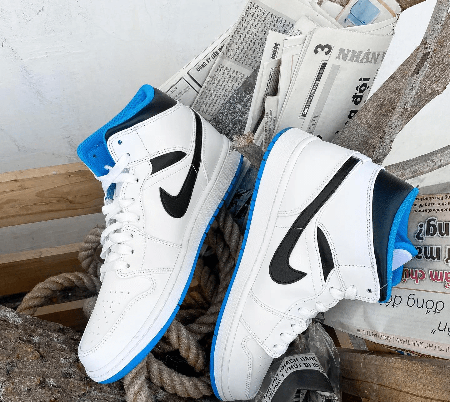 Giày Nike Air Jordan 1 Mid 'Laser Blue' 554724-141 - Ảnh 5