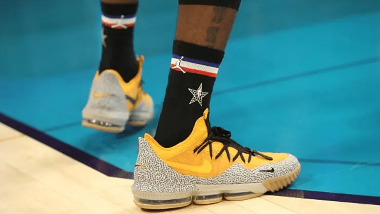 Alternative view of Giày Nike Atmos x LeBron 16 Low AC EP 'Safari' CI3358-800
