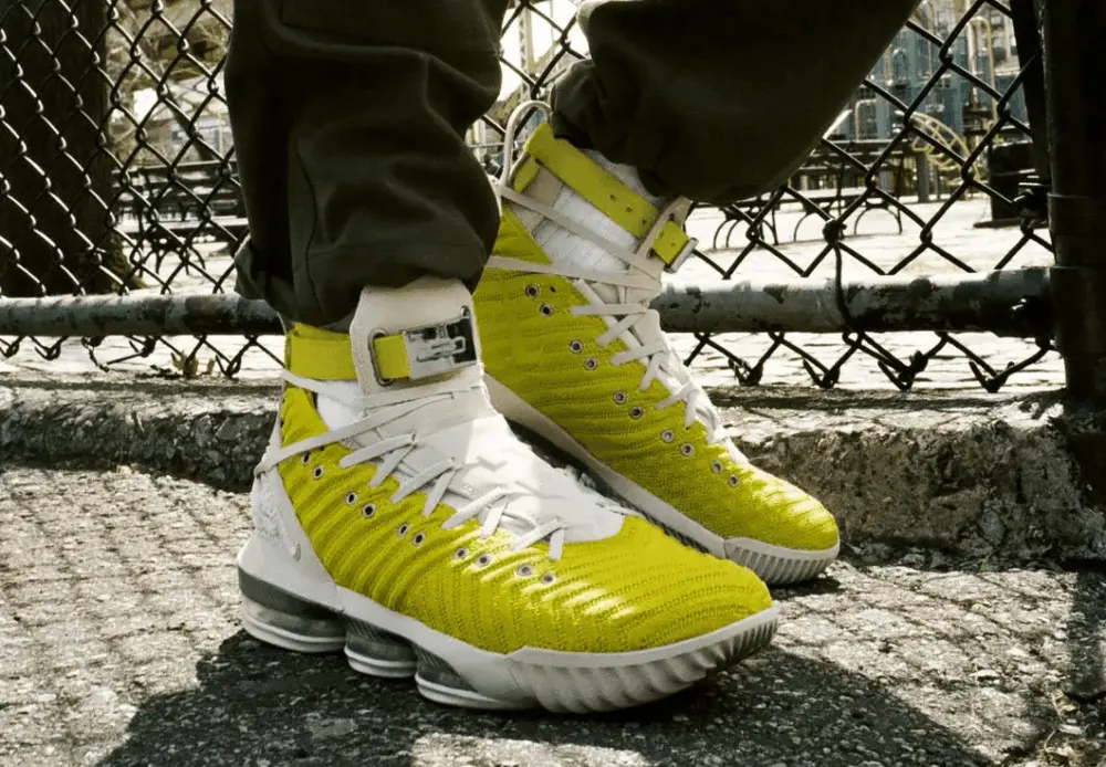 Alternative view of Giày Nike LeBron 16 Harlem Fashion Row 'Harlem Stage' CI1144-700