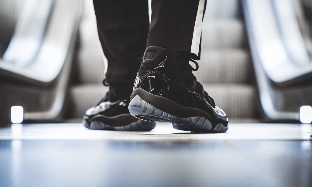 Giày Nike Air Jordan 11 Retro 'Cap and Gown' 378037-005 - Ảnh 3