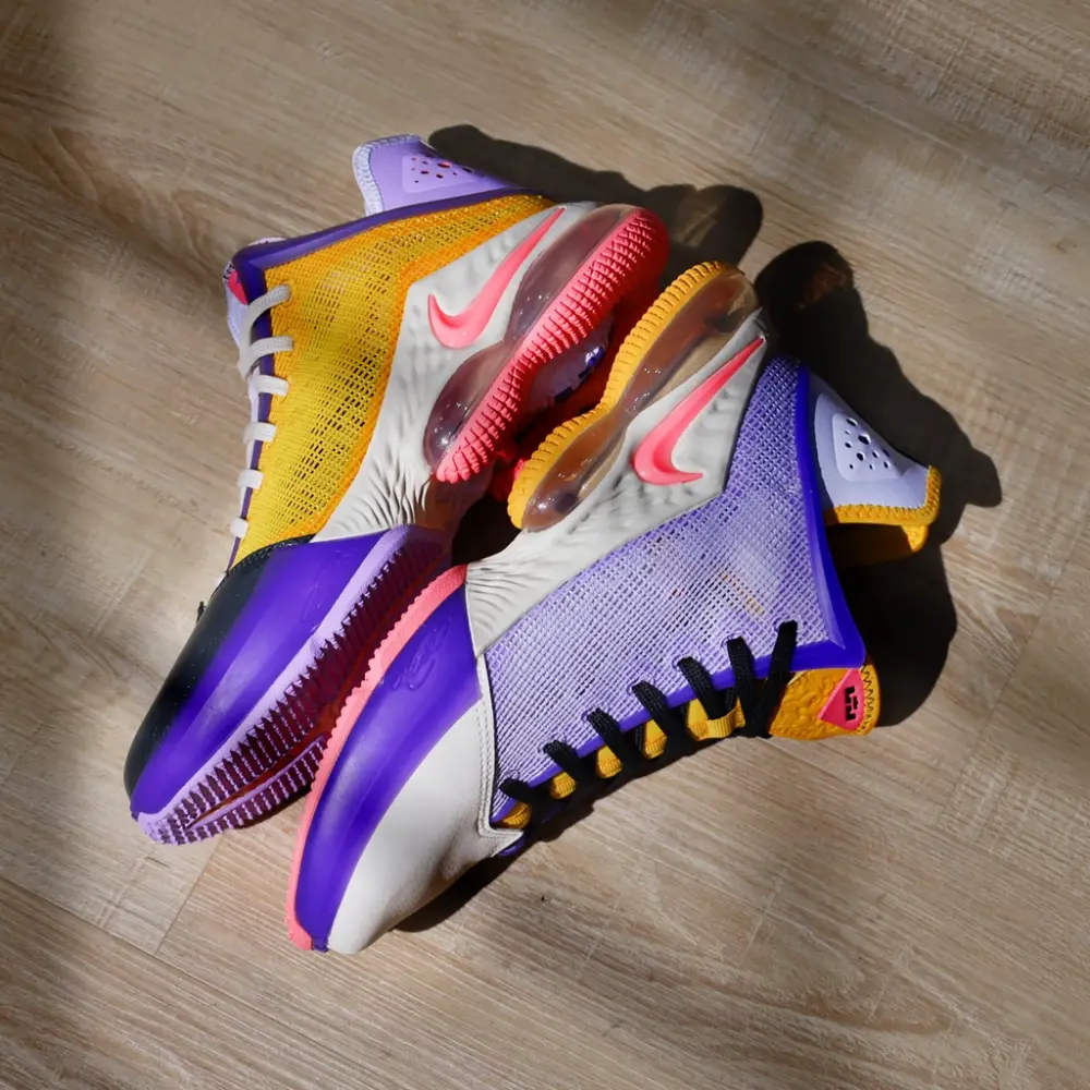 Alternative view of Giày Nike LeBron 19 XIX Low Ep 'Mismatch' DO9828-500