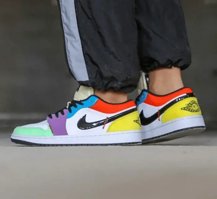Giày Nike Wmns Air Jordan 1 Low SE 'Lightbulb' CZ3572-104 - Ảnh 3