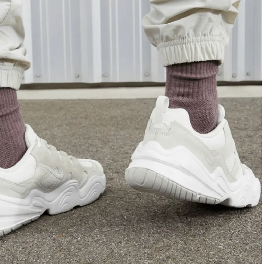 Alternative view of Giày Nike Tech Hera ‘Photon Dust White’ FJ9532-100
